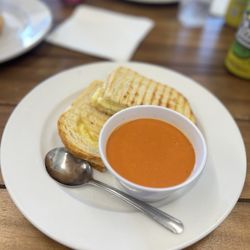 Walla Walla Cheese Company - grilled cheese sandwich & tomato soup