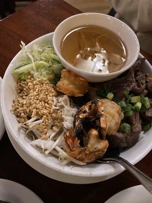 Le’s Vietnamese Restaurant by null