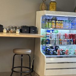 Clean and cold drinks!!! My kind of spot!