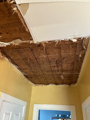 Nail Tight Construction Logo