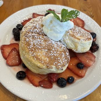 Cream Pot - Mixed berry soufflé - Breakfast & Brunch Near Me - Honolulu, Hawaii Cream Pot - Mixed berry soufflé - Breakfast & Brunch Near Me - Honolulu, Hawaii
