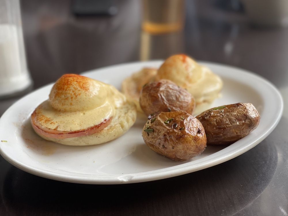 Lost Lake Cafe and Lounge