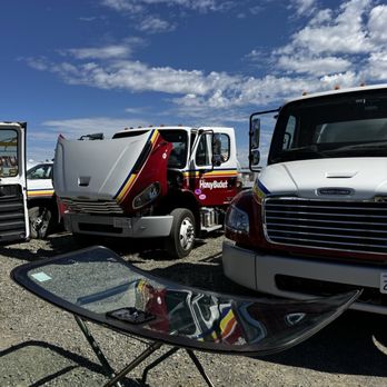 Fast Mobile Auto Glass - Honey Bucket Frieghtliner Business Class M2 - Auto Glass Services Near Me - Oakland, California Fast Mobile Auto Glass - Honey Bucket Frieghtliner Business Class M2 - Auto Glass Services Near Me - Oakland, California