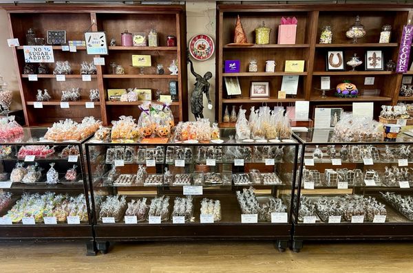 Muth's Candies by null