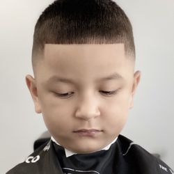 Origins Barbershop - Fade & line up.