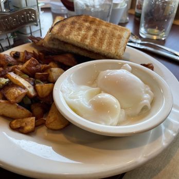 Rogue Regency Inn & Suites - Breakfast - Hotels Near Me - Medford, Oregon Rogue Regency Inn & Suites - Breakfast - Hotels Near Me - Medford, Oregon