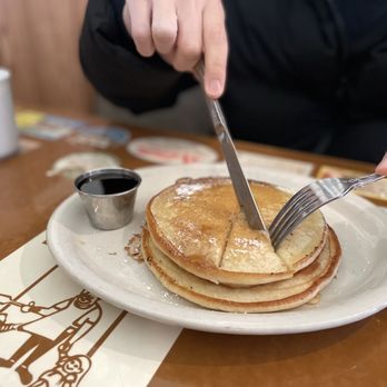 Mr. Mom's Cafe - The Hungry Trucker; - Breakfast & Brunch Near Me - Petaluma, California