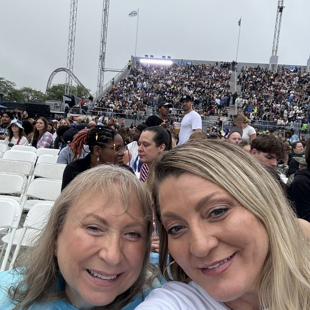 Mama and I on our second Kendrick show! Hershey was awesome! Mama and I on our second Kendrick show! Hershey was awesome!