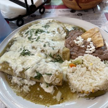 Los Mandiles - Chicken enchiladas with green sauce - Mexican Near Me - Loreto, BCS