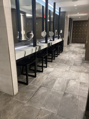 Equinox Anthem Row by null