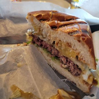 Tessie's bar & kitchen - Polynesian burger - American Near Me - Walpole, Massachusetts