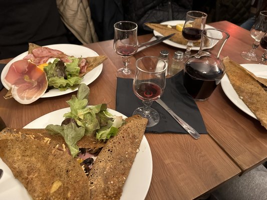 CRÊPERIE BROCÉLIANDE - 141 Photos & 125 Reviews - 15 rue des Trois ...