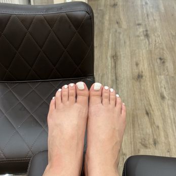 Moana Nails - Pedicure with white gel polish - Nail Salons Near Me - Honolulu, Hawaii