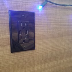 Quicklee's Avon Travel Center - Outlets with USB plugs a plenty