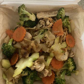 Nimnuam Thai - chicken, broccoli, and carrots in a styrofoam container - Thai Near Me - Portland, Oregon Nimnuam Thai - chicken, broccoli, and carrots in a styrofoam container - Thai Near Me - Portland, Oregon