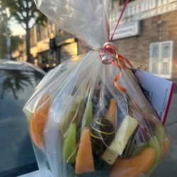 Edible Arrangements - MORE GRASS AND STYROFOAM LESS FRUITS