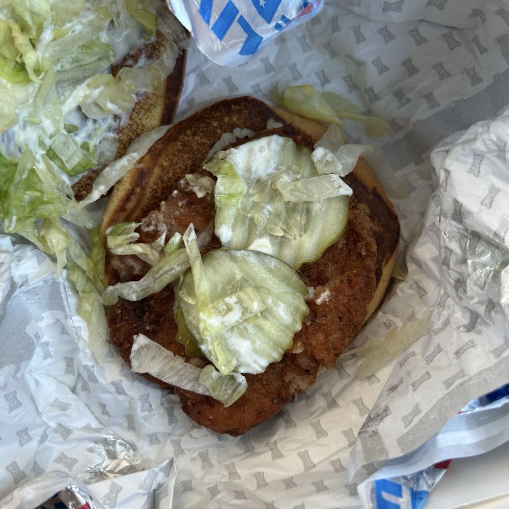 Classic Crispy Chicken Sandwich Classic Crispy Chicken Sandwich