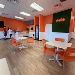The Peach Cobbler Factory - Inside
