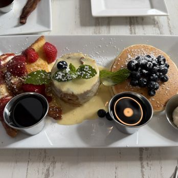 Sarabeth's Key West - Key lime French toast, orange and apricot bread pudding and lemon blueberry ricotta pancakes - American Near Me - Key West, Florida Sarabeth's Key West - Key lime French toast, orange and apricot bread pudding and lemon blueberry ricotta pancakes - American Near Me - Key West, Florida