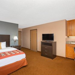 AmericInn by Wyndham Coralville - Guest room