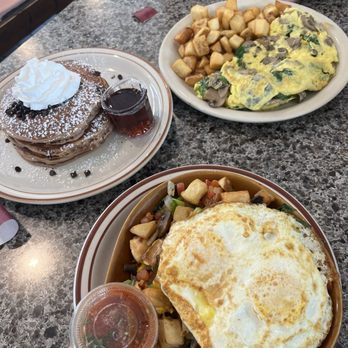 Golden Nugget - Skillet - American Near Me - Chicago, Illinois