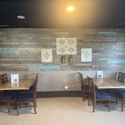 Leonz House Of Steak And Subs - Decor