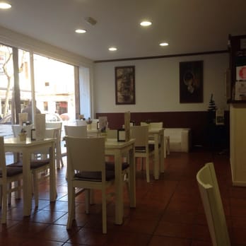 La Cafeteria - Interior local y zona sofá - Cafeteria Near Me - Badalona, B