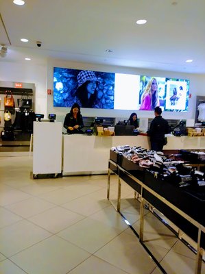 H&M by null