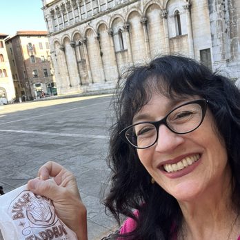 Buccellato Taddeucci - Meeting up with a friend and bringing us goodies from Taddeucci's, she was very happy! - Patisserie/Cake Shop Near Me - Lucca, LU