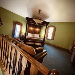 Ravenwood Castle - King Arthur suite