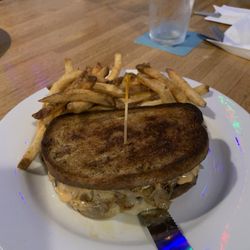 Brady’s Pub - Patty melt