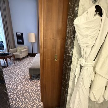 The Ritz-Carlton, Vienna - My room upgrade - Hotels Near Me - Vienna, 9