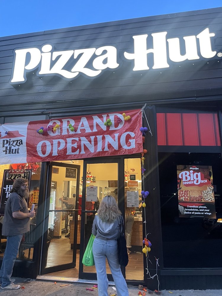 PIZZA HUT 213 W 230th St, Bronx, New York Pizza Restaurant