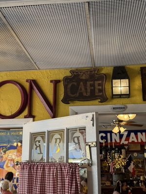 Le Bouchon Du Grove by null