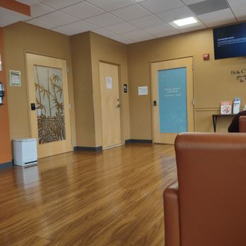 Queen's Island Urgent Care - Inside waiting area - Urgent Care Near Me - Aiea, Hawaii
