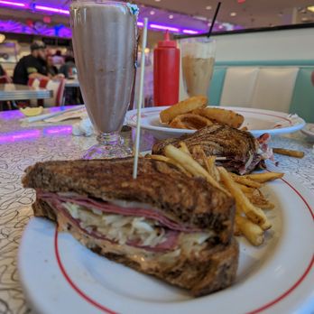 Sunliner Diner - Diners Near Me - Pigeon Forge, Tennessee Sunliner Diner - Diners Near Me - Pigeon Forge, Tennessee
