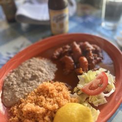 Real Colima 2 Restaurant - Camarones ahogados acompañada con una Victoria
