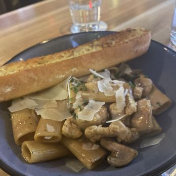 Moxies - Chicken Madeira Rigatoni - Cocktail Bars Near Me - Dallas, Texas Moxies - Chicken Madeira Rigatoni - Cocktail Bars Near Me - Dallas, Texas