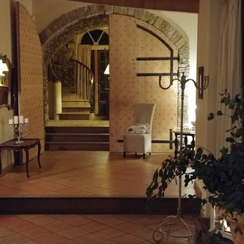 Domaine Michaud - French Near Me - Roullens, 11
