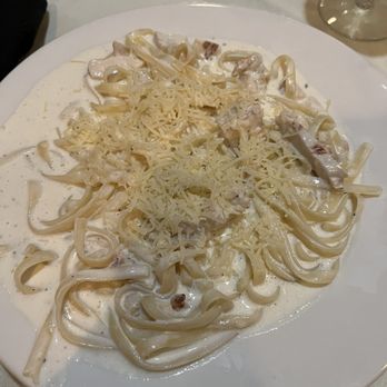 Mario's Restaurant - Fettuccine Alfredo with chicken - Italian Near Me - Ormond Beach, Florida
