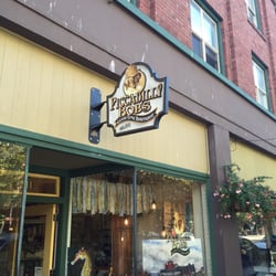 Piccadilly Bob's - Cute storefront