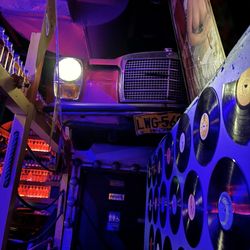 Ritmos 60 - Is that back of Cadillac?