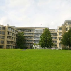Berufsgenossenschaftliche Unfallklinik - Die BGU mit schöner Parkanlage