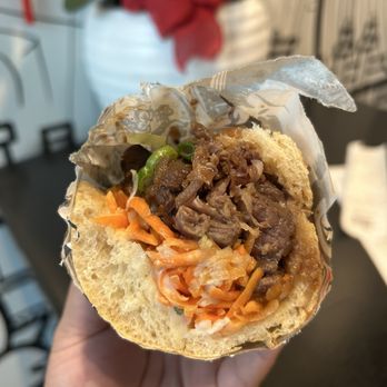 Phowheels - Shaky Beef Banh Mi - Food Trucks Near Me - Burtonsville, Maryland