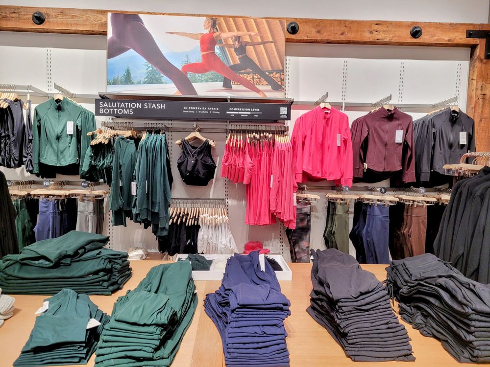 ATHLETA Updated August 2024 30 Photos & 20 Reviews 2610 NE University Village St, Seattle