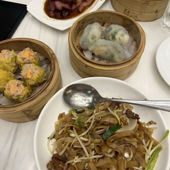 MingHin Cuisine - Thick Stir-Fried Rice Noodles w/ Beef Siu Mai Shrimp Dumpling w/ Green Chive BBQ Pork MingHin Shrimp Dumpling - Dim Sum Near Me - Chicago, Illinois MingHin Cuisine - Thick Stir-Fried Rice Noodles w/ Beef Siu Mai Shrimp Dumpling w/ Green Chive BBQ Pork MingHin Shrimp Dumpling - Dim Sum Near Me - Chicago, Illinois