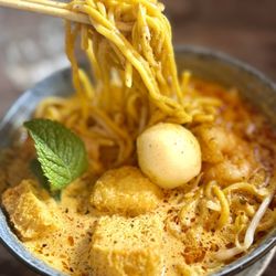 Roti King - Kare laksa. Yummy. A bit on the small side.