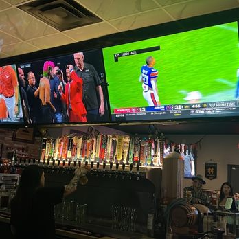 Fair Oaks Roost - TVs - Sports Bars Near Me - Boerne, Texas Fair Oaks Roost - TVs - Sports Bars Near Me - Boerne, Texas