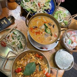 from top to bottom Thonglor Papaya Salad (Popular Dish), Red Curry (Popular Dish), Drunken Noodle (Chef recommended)