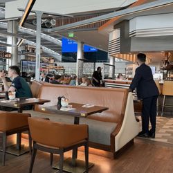 Gordon Ramsay Plane Food - Interior